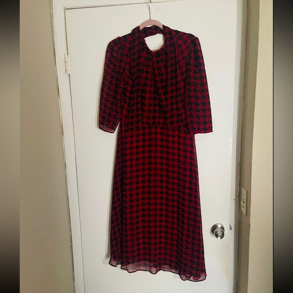 Beautiful Red And Black Color Combo - image 1